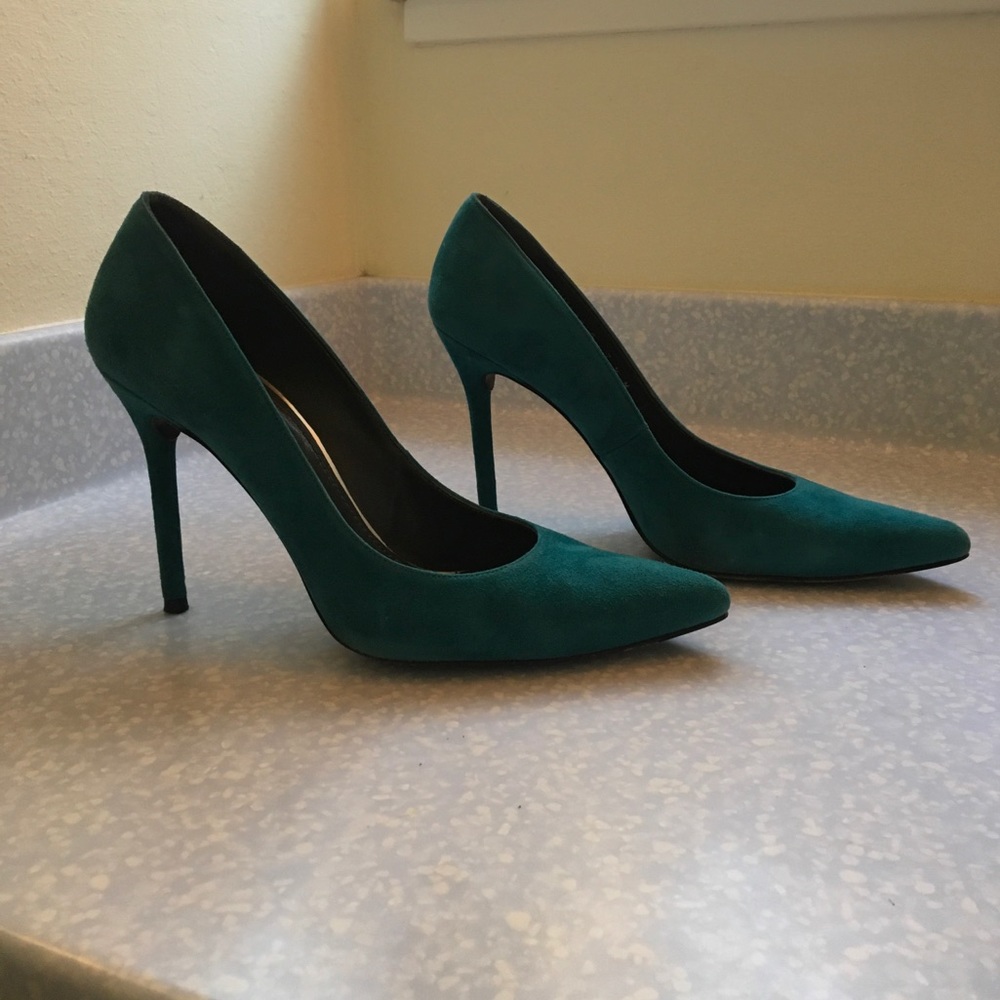 Stuart Weitzman Nouveau Pumps